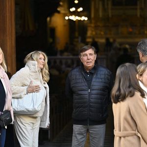 Jean-Pierre Foucault et son épouse Evelyne Jarre lors de la cérémonie d'enterrement de la présentatrice de télévision Evelyne Leclercq à la cathédrale Sainte-Réparate de Nice, France, le 13 janvier 2026. Elle est décédée le 30 décembre 2025 (à l'âge de 74 ans) à Grasse. Photo par Laurent Coust/ABACAPRESS.COM