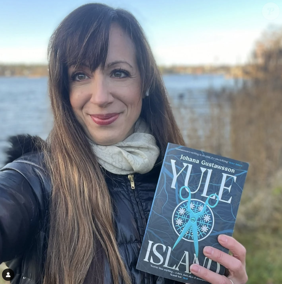 Cette Française a décidé de vivre à des milliers de kilomètres de la France et de s'installer en Suède.

Johana Gustawsson auteur des "Morsures du silence"
Instagram