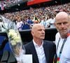 Guy Stéphan a remplacé Didier Deschamps sur le banc des Bleus le temps que le sélectionneur rejoigne la France pour les obsèques de sa mère.

Guy Stephan, entraîneur adjoint de l'équipe de France, rend hommage à la mère de Didier Deschamps, sélectionneur de l'équipe de France, décédée pendant la Coupe du monde de la FIFA 2026, lors du match du groupe I'opposant la Norvège à la France au Gillette Stadium, le 26 juin 2026 à Foxborough, aux États-Unis. 

Photo de Baptiste Fernandez/Icon Sport/ABACAPRESS.COM