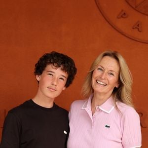 Estelle Lefébure et son fils Giulano Ramette au photocall du village lors des Internationaux de France de Tennis de Roland Garros 2026, à Paris, France, le 29 mai 2026. © Dominique Jacovides/Bestimage