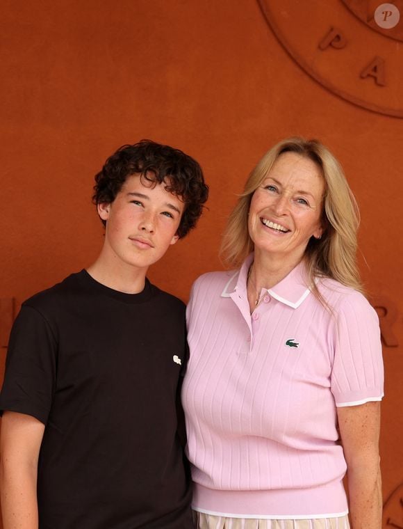 Estelle Lefébure et son fils Giulano Ramette au photocall du village lors des Internationaux de France de Tennis de Roland Garros 2026, à Paris, France, le 29 mai 2026. © Dominique Jacovides/Bestimage