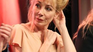 L'ancienne vie de Julie Depardieu : loin des caméras, elle exerçait un métier qui ne compte que 7 600 boutiques en France