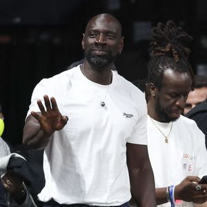 Pour cause, elle se trouve en redressement judiciaire depuis le mois de novembre dernier. "La société n’a jamais été rentable. Elle cumule 4 millions d’euros de pertes sur les quatre derniers exercices publiés (et un chiffre d’affaires annuel d’environ 2,3 millions d’euros)", précise Le Figaro. 

Omar Sy - Youssoupha Mabiki - Fabrice Eboue - Personnalités au match de Basket Ball : Paris affronte Monaco (94-99) en ligue Betclic Elite à l'Adidas Arena à Paris le 12 octobre 2025

© Michtof / PsnewZ / Bestimage