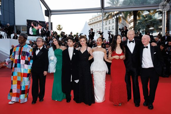 Le jury : Isaach de Bankolé, Park Chan-wook, Demi Moore, Diego Céspedes, Laura Wandel, Ruth Negga, Chloé Zhao, Stellan Skarsgård, Paul Laverty - Montée des marches pour la cérémonie de clôture du 79ème Festival International du Film de Cannes, le 23 mai 2026. © Jacovides-Moreau / Bestimage