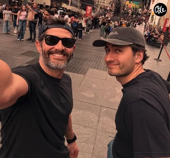 Gambas, turbot, côte de bœuf, anchois... Tout pour se régaler. 
En légende d'un cliché complice en plein cœur de Manhattan, l'ancien défenseur des Bleus n'a pas caché son émotion : "9 ans maintenant que tu traces ton chemin dans cette ville avec réussite, passion et ténacité. Fier." Instagram