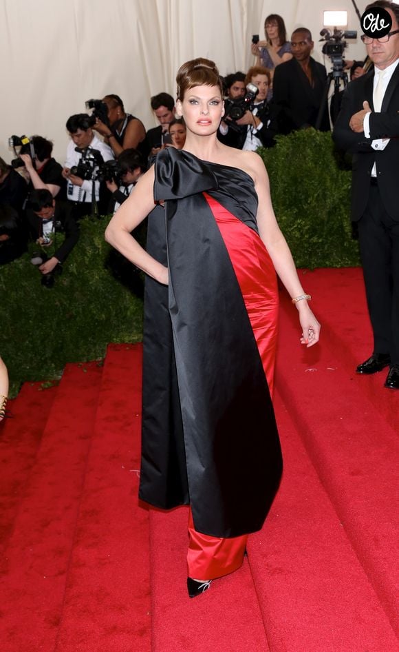 Linda Evangelista - Soirée Costume Institute Gala 2015 (Met Ball) au Metropolitan Museum célébrant l’ouverture de Chine: à travers le miroir à New York, le 4 mai 2015. ©Bestimage