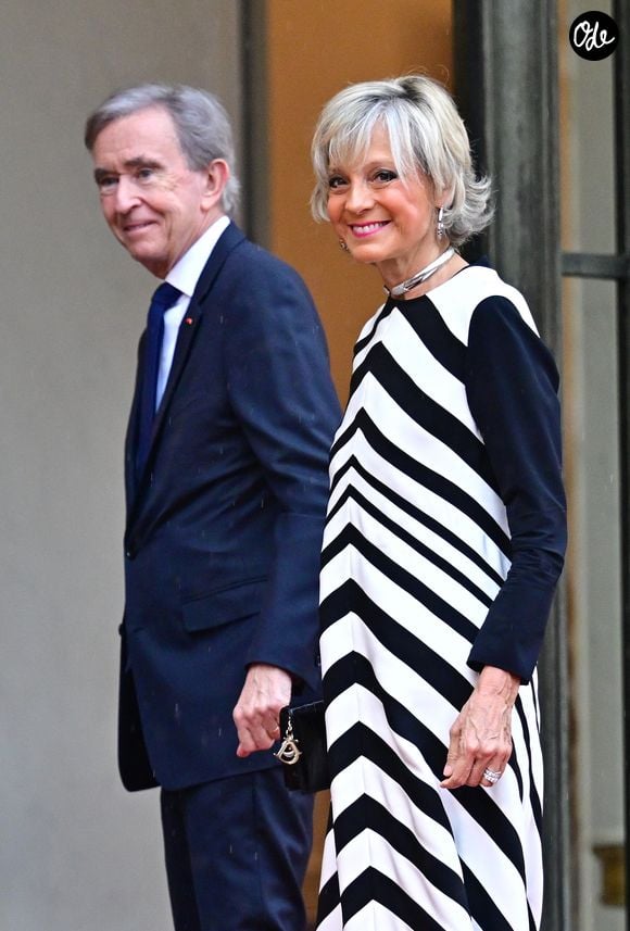 Parmi les actifs repris, il choisit de conserver Dior et Le Bon Marché, deux marques qui deviendront des piliers du développement de LVMH. 

Bernard Arnault, Pdg de LVMH et sa femme Hélène Mercier - Arrivées des personnalités au dîner d’État en l’honneur du président brésilien et de sa femme au palais présidentiel de l’Élysée à Paris le 5 juin 2025.

© Christian Liewig / Bestimage