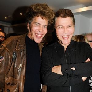 Igor Bogdanov (Bogdanoff) et son frère Grichka lors de la générale de la pièce "Les fantômes de la rue papillon" au théâtre de la Bruyère à Paris, le 23 novembre 2017.
© Guirec Coadic/Bestimage