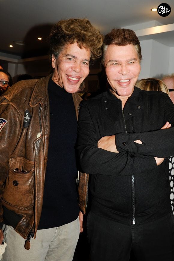 Igor Bogdanov (Bogdanoff) et son frère Grichka lors de la générale de la pièce "Les fantômes de la rue papillon" au théâtre de la Bruyère à Paris, le 23 novembre 2017.
© Guirec Coadic/Bestimage