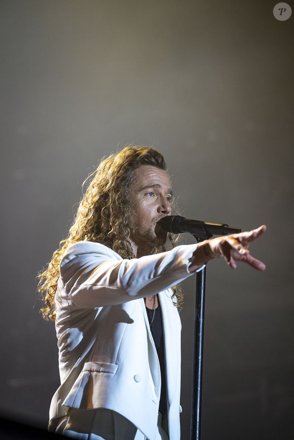 Julien Doré en concert au festival du Printemps de Pérouges au Château de Saint-Maurice-de-Rémens (01) le 25 juin 2025. © Sandrine Thesillat / PsNewZ / Bestimage