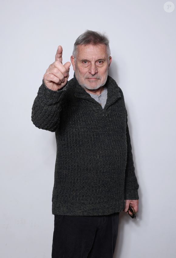 Il s'agit de Bruno Moynot
Exclusif - Close-up avec Bruno Moynot en backstage de la projection du film "Le Père Noël est une ordure" au cinéma Mac Mahon à Paris, à l'occasion de la sortie du livre "Le Splendid par Le Splendid". Paris, le 15 décembre 2024.
© Denis Guignebourg/Bestimage