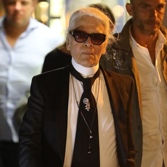 Karl Lagerfeld et Sébastien Jondeau à la sortie du Sénéquier à Saint-Tropez, le 15 août 2017.

©BestImage