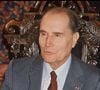 Il s'agit d'une toque en fourrure ayant appartenu à François Mitterrand.

Archives - François Mitterrand à Londres en 1985
Bestimage