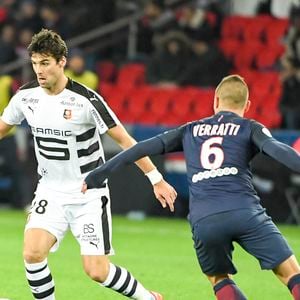 Yoann Gourcuff - Clôture de la 12ème journée de Ligue 1 qui opposait Paris Saint Germain au Stade Rennais ( victoire 4-0 du PSG ) , à Paris au Parc des Princes , le 7 novembre 2016. - Karine Ferri encourage son compagnon Yoann Gourcuff lors du match Psg-Rennes au Parc des Princes à Paris le 6 novembre 2016.  (victoire 4-0 du Psg)  © Pierre Perusseau/Bestimage