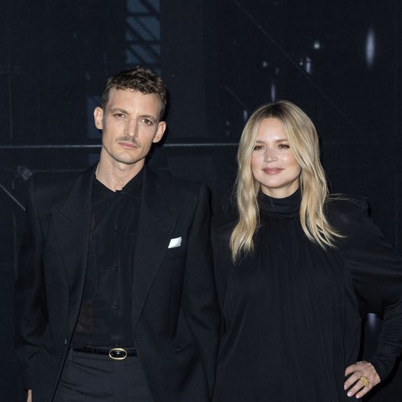Niels Schneider et sa compagne Virginie Efira - Photocall du défilé Saint Laurent Womenswear Printemps/été 2024 dans le cadre de la Fashion week de Paris le 26 septembre 2023 à Paris. © Olivier Borde/Bestimage