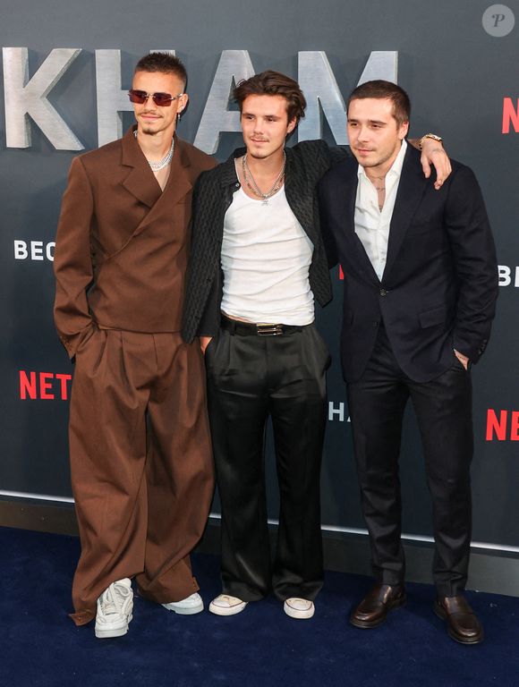 Et celui-ci pourrait enfin arriver. 

Romeo Beckham, Cruz Beckham, Brooklyn Beckham arrivant à la première de Beckham, Curzon Mayfair, Londres, Royaume-Uni, 3 octobre 2023. Photo by Brett D. Cove/Splash News/ABACAPRESS.COM