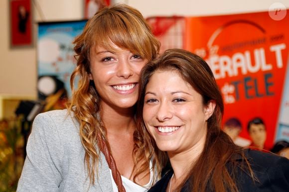 Avec qui elle a de nombreux points en commun

Archives - Dounia Coesens et sa soeur Marie Coesens lors du Festival "Les Hérault de la Télé 2009" au Cap d'Agde, le 25 octobre 2009.