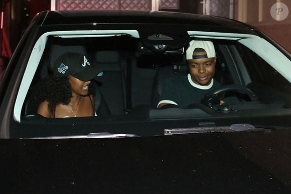 La jeune femme de 20 ans était en compagnie de l'acteur Elijah Cooper, de quoi relancer les rumeurs d'un engagement amoureux.

Exclusif - Zahara Marley Jolie, est tout sourire à la sortie du restaurant Craig's à West Hollywood avec Elijah Cooper après le dîner, le 9 juin 2025 @Backgrid USA / Bestimage