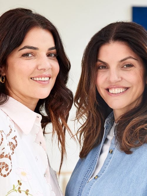 "On a hérité d’une histoire forte" : rencontre avec Leslie et Kimberley Pariente, les filles du fondateur de Naf Naf qui étendent l’empire familial à l’hôtellerie de luxe