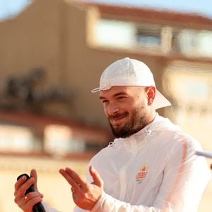 Jul lors de la cérémonie d'arrivée de la flamme olympique au Vieux-Port de Marseille, France, le 8 mai 2024. © Dominique Jacovides/Bestimage