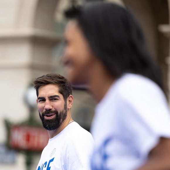 Nikola Karabatic participe à un challenge de handball avec des jeunes dans le cadre de la première édition de la Fête du sport sur la place de l'Hôtel-de-Ville à Paris, France, le 14 septembre 2025. Photo par Alexis Jumeau/ABACAPRESS.COM