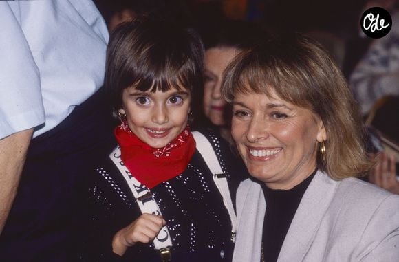 "Je vais dire la vérité : au début, on l’a cachée…", a-t-il expliqué face à Frédéric Lopez.

Archives - Monique, l'épouse de Frédéric François, et sa fille - Frédéric François lors de son premier concert à l'Olympia à Paris. Le 21 mars 1994
© Jean-Claude Woestelandt / Bestimage