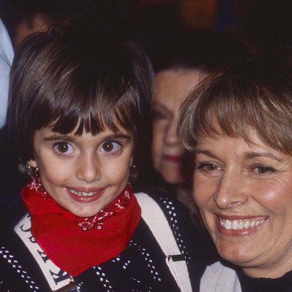 "Je vais dire la vérité : au début, on l’a cachée…", a-t-il expliqué face à Frédéric Lopez.

Archives - Monique, l'épouse de Frédéric François, et sa fille - Frédéric François lors de son premier concert à l'Olympia à Paris. Le 21 mars 1994
© Jean-Claude Woestelandt / Bestimage