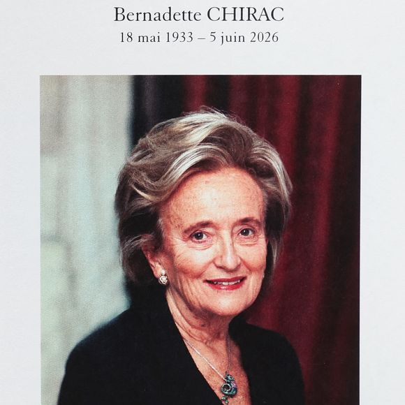 Fleurs et couronnes lors des funérailles de Bernadette Chirac devant la basilique Sainte-Clotilde à Paris, le 12 juin 2026.

© Jacovides / Liewig / Bestimage
