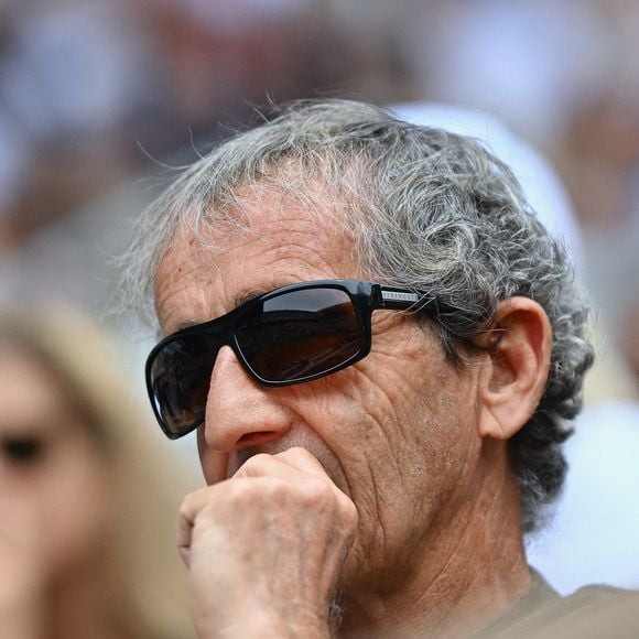 Comme le relaye l'AFP, les faits se sont déroulés mardi dernier, au petit matin, à son domicile situé à Nyon, au nord-est de Genève.

Alain Prost dans les tribunes de Roland Garros le 01 juin 2025 à Paris, France. Photo by ABACAPRESS.COM
