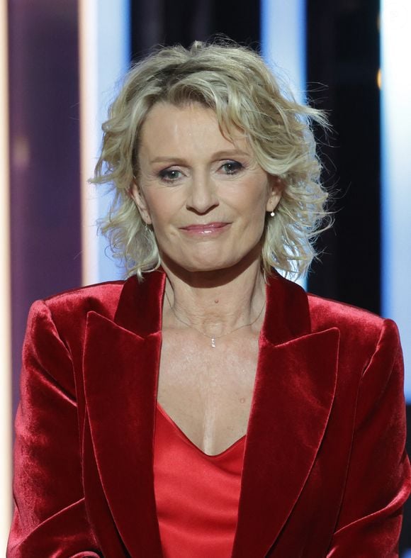 L'animatrice de télévision est à la tête de l'émission "En bonne compagnie" depuis un an

Sophie Davant - Les célébrités se mobilisent pour la 38ème édition du Téléthon dans les studios de France 2 à Paris, le 29 novembre 2024. 
© Coadic Guirec / Bestimage