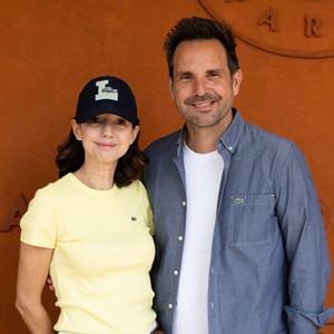 Christophe Michalak et Delphine McCarty au Village lors des Internationaux de France de Tennis de Roland Garros 2025 (Jour 9), le 3 juin 2025 à Paris Moreau / Jacovides / Bestimage