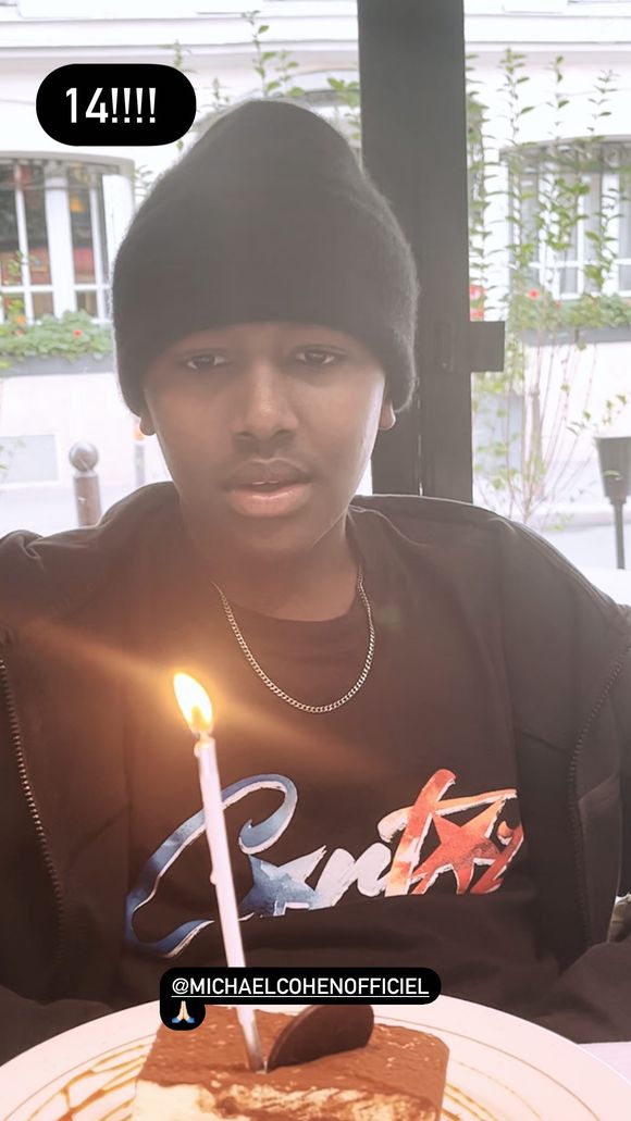 La mère de son fils Surafel

Surafel, fils d'Emmanuelle Béart et Michaël Cohen, fête ses 14 ans déjà !