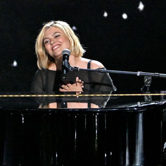 Une douce attention qui a touché en plein coeur ses milliers d'abonnés, déjà très fiers de l'avoir pour représentante de la France.

Exclusif - Louane Emera - Enregistrement de l'émission "La chanson de l'année" dans les Arènes de Nîmes, présentée par N.Aliagas et diffusée le 17 juin sur TF1
© Bruno Bebert-Christophe Clovis / Bestimage