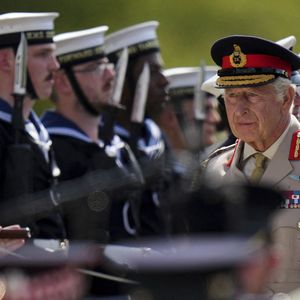 Le roi Charles III, en présence de sa femme la reine Camilla, a rendu hommage le 15 août 2025 aux soldats ayant servi en Asie et dans le Pacifique pendant la Seconde Guerre mondiale, rappelant le coût des conflits, pour le 80e anniversaire de la victoire des forces alliées sur le Japon.
©PA Wire/ABACAPRESS.COM