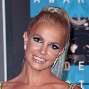 Dans les clips, Britney danse et plaisante avec son fils, tandis que Jayden s’amuse à imiter Michael Jackson. 
Britney Spears - Soirée des MTV Video Music Awards à Los Angeles le 30 aout 2015.
|51837131 - Soirée des MTV Video Music Awards à Los Angeles