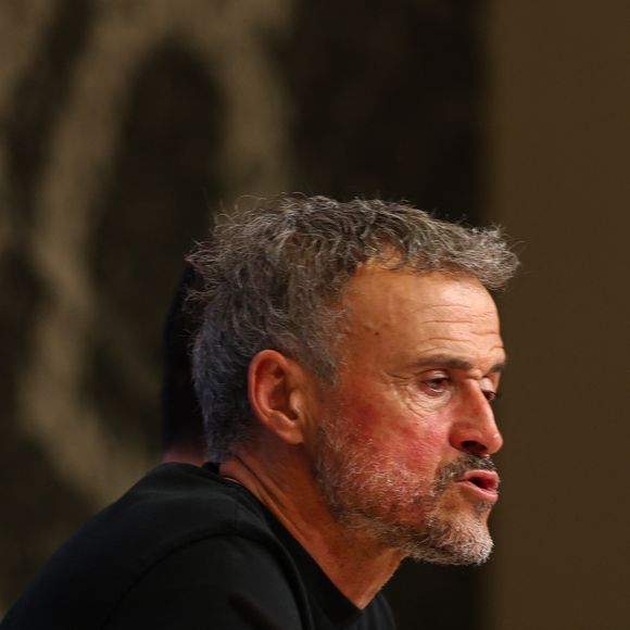 6 mai 2026, Munich, Bavière, Allemagne : LUIS ENRIQUE lors de la conférence de presse d'après-match après la demi-finale 2 de l'UEFA Champions League 2025/26 entre le Bayern Munich et le Paris Saint-Germain à l'Allianz Arena de Munich, en Allemagne. (Credit Image : © Mickael Chavet/ZUMA Press Wire)