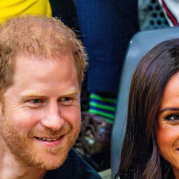 Le prince Harry, duc de Sussex et Meghan Markle, duchesse de Sussex, assistent au match de basket-ball en fauteuil roulant à la Merkur Spiel-Arena lors des Jeux Invictus à Düsseldorf (Allemagne), le 13 septembre 2023. ©Backgrid USA / Bestimage