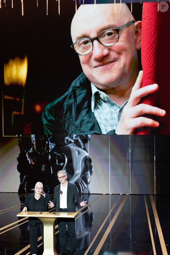 Ce décès intervient quelques mois après la disparition brutale de Michel Blanc.
Thierry Lhermitte, Josiane Balasko, hommage Michel Blanc - Cérémonie de la 50ème édition de la cérémonie des César à l'Olympia à Paris, France, le 28 février 2025 © Dominique Jacovides - Olivier Borde / Bestimage
