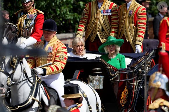 Le roi Charles III d'Angleterre, Camilla Parker Bowles, reine consort d'Angleterre, le prince William, prince de Galles, et Catherine (Kate) Middleton, princesse de Galles, accueillent le couple présidentiel français le président Emmanuel Macron et sa femme la Première Dame Brigitte Macron sur Datchet road à Windsor, Royaume Uni, le 8 juillet 2025. © Dominique Jacovides/Bestimage