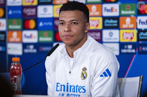 Kylian Mbappé du Real Madrid s'exprime lors de la conférence de presse avant le match de l'UEFA Champions League contre l'AS Monaco à Ciudad Real Madrid. © Alberto Gardin/ZUMA Press Wire/Bestimage