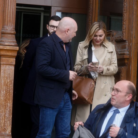 Sébastien Cauet et sa compagne Nathalie Dartois - Suspendu de l'antenne après une enquête pour viol, Sébastien Cauet réclame en justice son retour sur NRJ au tribunal de commerce de Paris, France, le 18 mars 2024. L'animateur de radio a assigné la station en justice pour exiger son retour sur les ondes. L'animateur, suspendu depuis novembre dernier de l'antenne de NRJ, fait désormais l'objet d'au moins 5 plaintes pour viol ou agression sexuelle. © Christiophe Clovis/Bestimage
