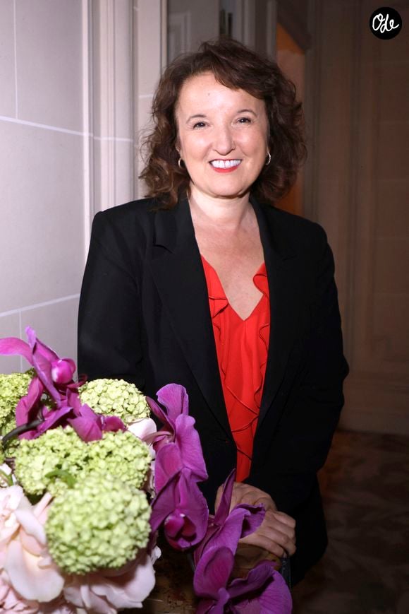 Anne Roumanoff - Soirée de gala pour la Fondation de la Recherche en Physiologie, "Les Stéthos d'Or" au Four Seasons Hôtel George V à Paris le 16 mars 2026. © Cédric Perrin/Bestimage