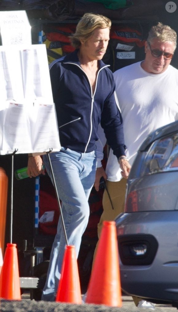 Malibu : L'acteur et producteur américain Brad Pitt a été vu sur le plateau de Malibu lors du tournage d'un nouveau film, jouant une scène sur le balcon de l'océan. L'acteur avait l'air décontracté et sans effort dans une veste de survêtement marine associée à un jean bleu clair. 15/09/2025

Photo : Backgrid USA / Bestimage
