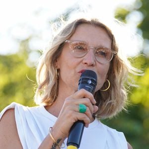 Alexandra Lamy - Les célébrités ont répondu présente à la 'Grande marche citoyenne' contre les violences sexuelles devant ministère français de la Justice,  place Vendôme, à Paris, France, le 4 juillet 2026. © Anne-Sophie Guebey/Bestimage