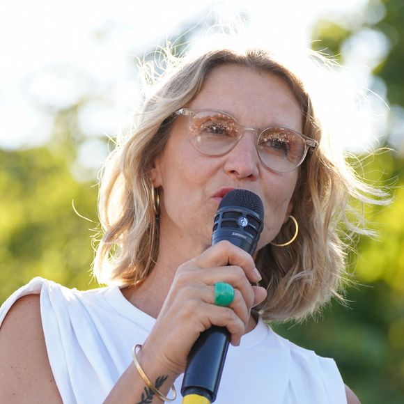 Alexandra Lamy - Les célébrités ont répondu présente à la 'Grande marche citoyenne' contre les violences sexuelles devant ministère français de la Justice,  place Vendôme, à Paris, France, le 4 juillet 2026. © Anne-Sophie Guebey/Bestimage