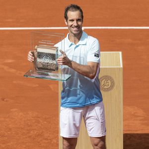Richard Gasquet - R.Gasquet reçoit les honneurs du court Philippe Chatrier pour le dernier match de sa carrière lors des Internationaux de France de Tennis de Roland Garros 2025, le 29 mai 2025, après 23 ans de carrière. Pour sa dernière rencontre, le Français s'est incliné face à l'Italien J.Sinner ((6-3, 6-0, 6-4).
© Moreau / Jacovides / Bestimage