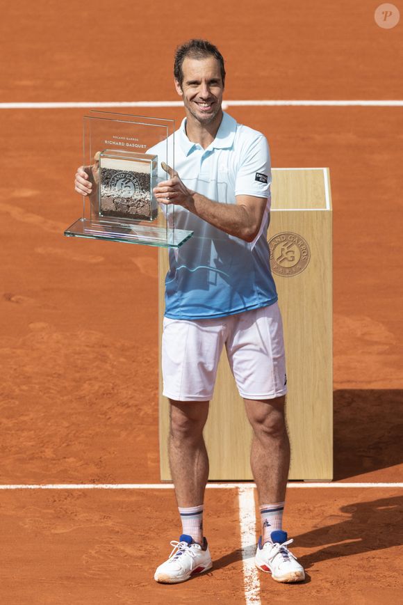 Richard Gasquet - R.Gasquet reçoit les honneurs du court Philippe Chatrier pour le dernier match de sa carrière lors des Internationaux de France de Tennis de Roland Garros 2025, le 29 mai 2025, après 23 ans de carrière. Pour sa dernière rencontre, le Français s'est incliné face à l'Italien J.Sinner ((6-3, 6-0, 6-4).
© Moreau / Jacovides / Bestimage