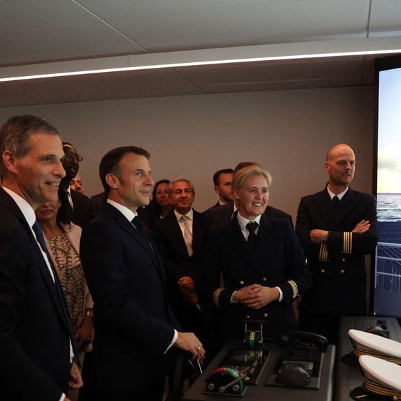 Rodolphe Saadé, PDG franco-libanais de CMA CGM, le président Emmanuel Macron avec la Première dame Brigitte Macron - Le président Emmanuel Macron inaugure le centre de formation et d’innovation TANGRAM du groupe CMA CGM à Marseille le 7 mai 2024. © Dominique Jacovides / Bestimage