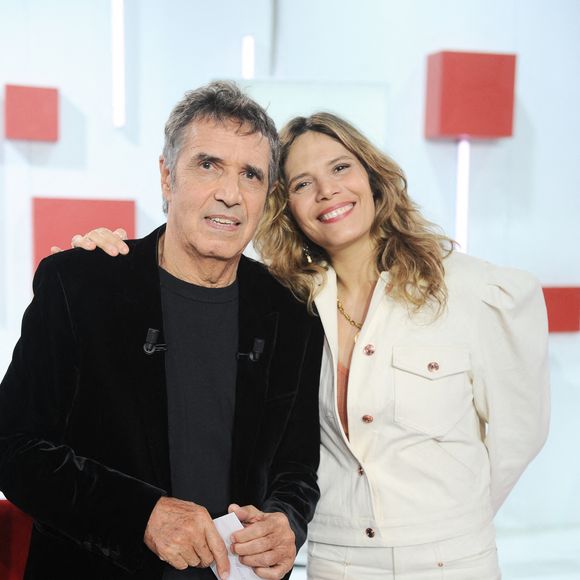 Julien Clerc et sa fille Vanille Clerc - Enregistrement de l'émission Vivement dimanche au studio rive gauche présentée par M. Drucker avec une diffusion sur France 3 le 23 novembre. © Guillaume Gaffiot/Bestimage