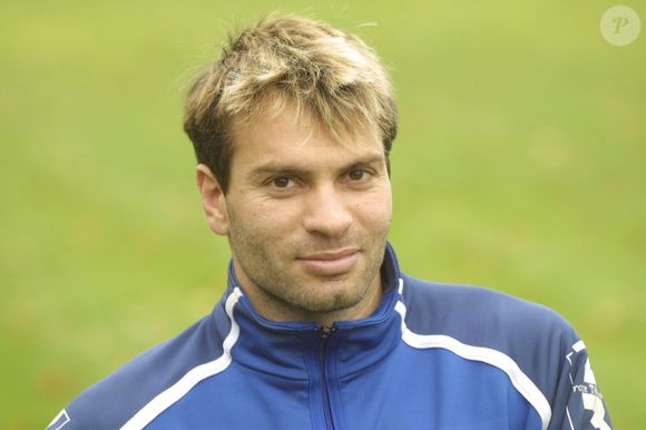 Le joueur de rugby est décédé accidentellement le 23 novembre 2020 à 48 ans.

Archives - Clairefontaine-En-Yvelines, Christophe Dominici lors d'un entrainement de l'équipe de France de rugby le 7 novembre 2001.
